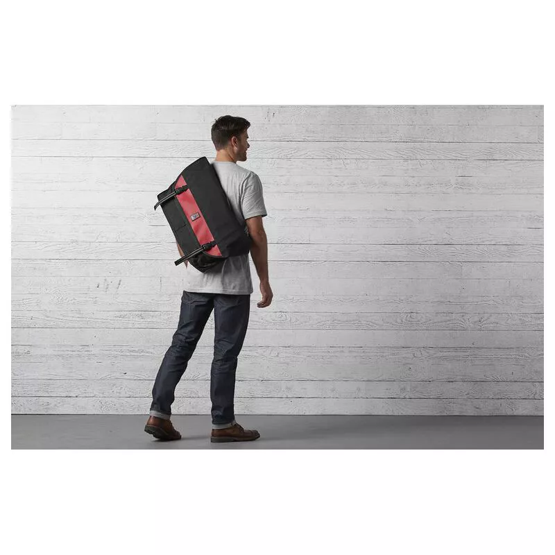 Chrome Metropolis 40L Messenger Bag (Black/Red) | Sportpursuit.com