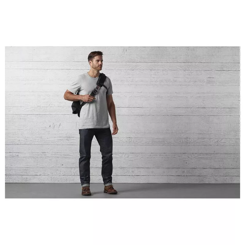 Chrome Metropolis 40L Messenger Bag (Black/Red) | Sportpursuit.com