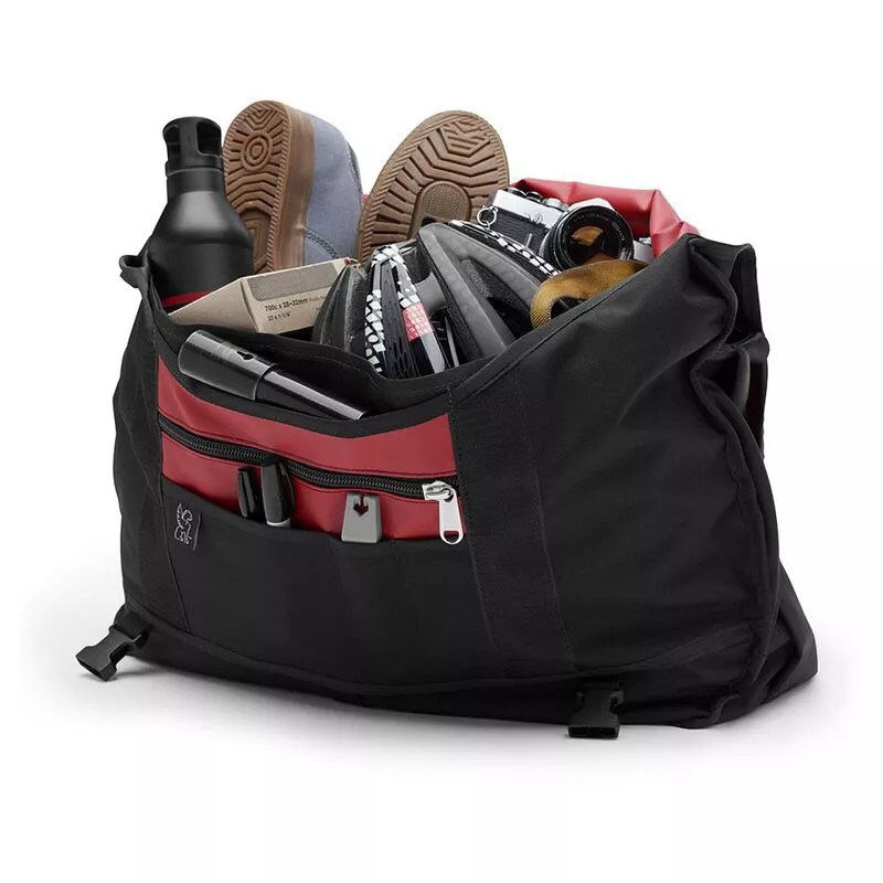 Chrome Metropolis 40L Messenger Bag (Black/Red) | Sportpursuit.com