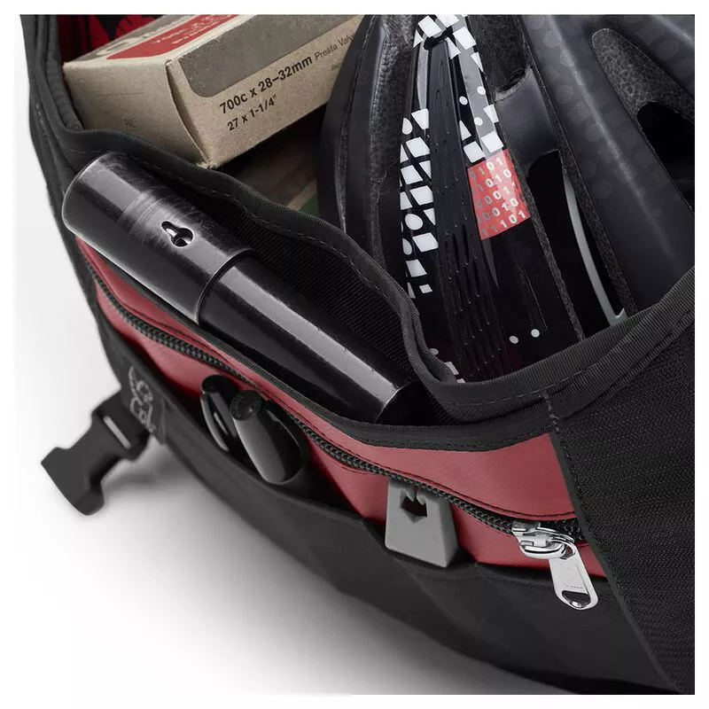 Chrome Metropolis 40L Messenger Bag (Black/Red) | Sportpursuit.com