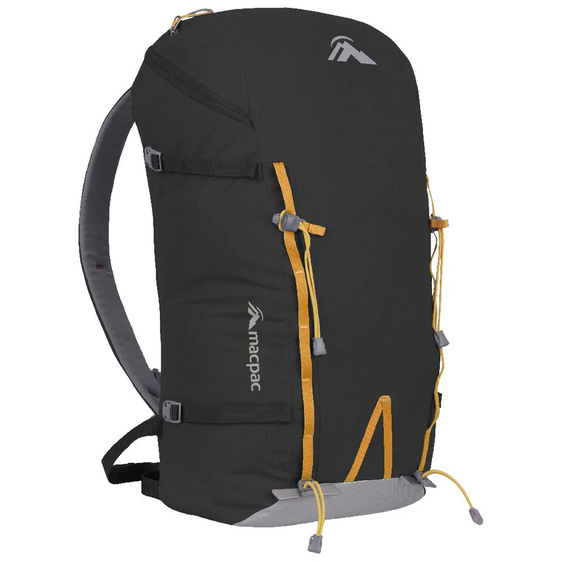 Macpac Fanatic 23L V2 Rucksack (Licorice) | Sportpursuit.com