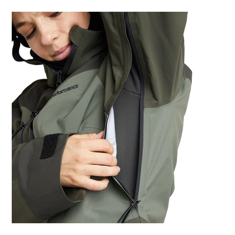 PeakPerformance Womens Gravity GTX Jacket (Green) | Sportpursuit.com