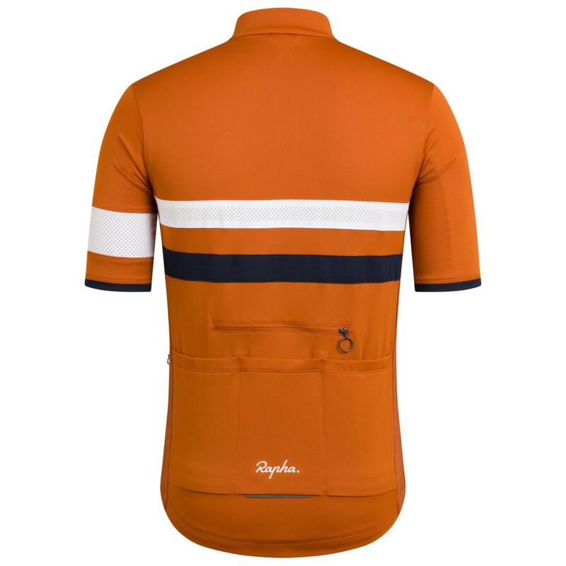 Rapha_Feb22-BLW04XX_UMB_H1-